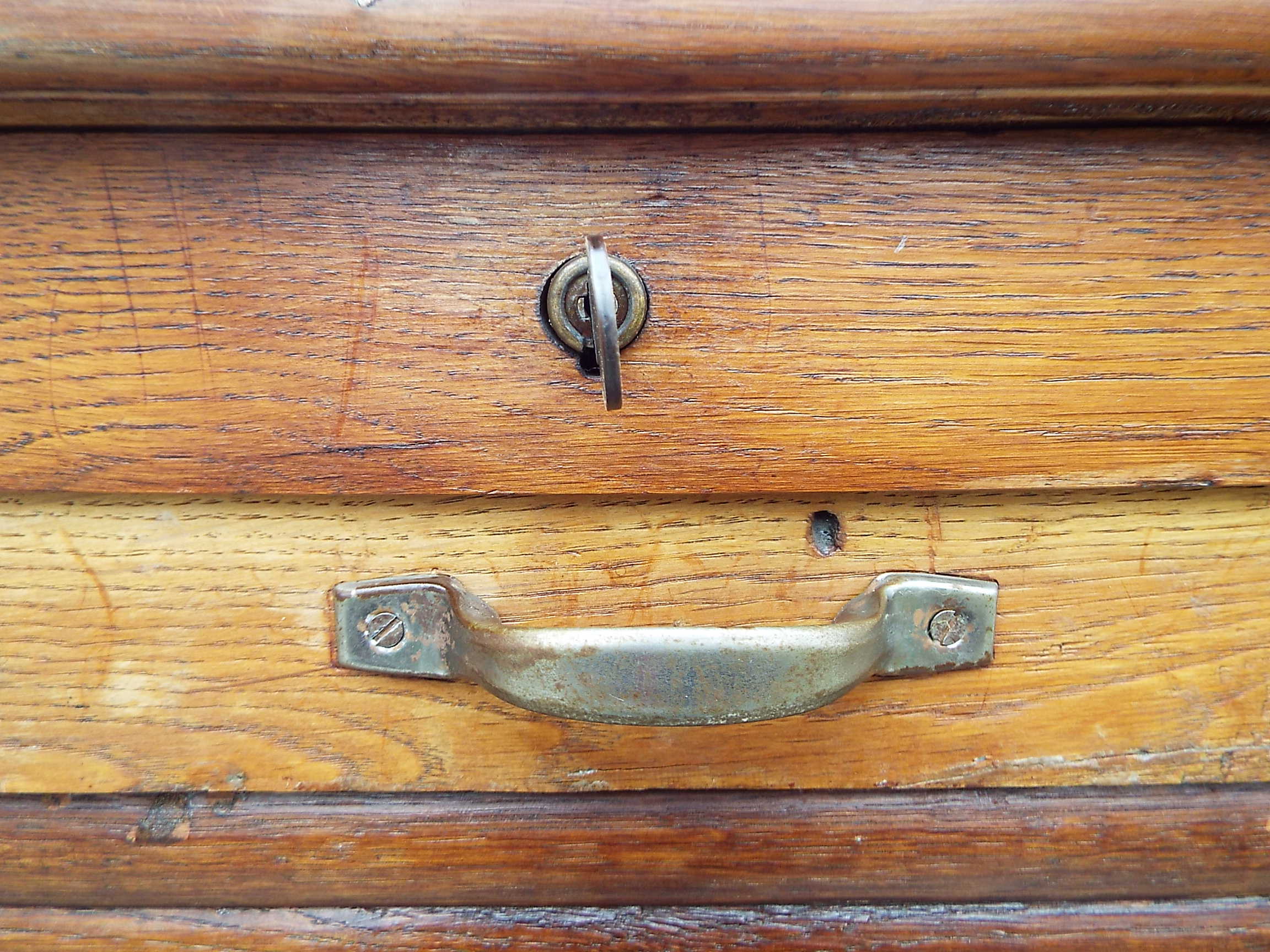 Double curtain cabinet