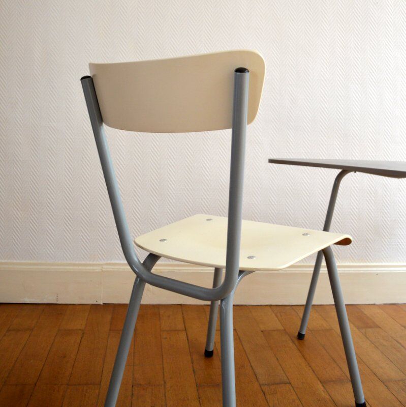Tripod table and vintage chairs 1950