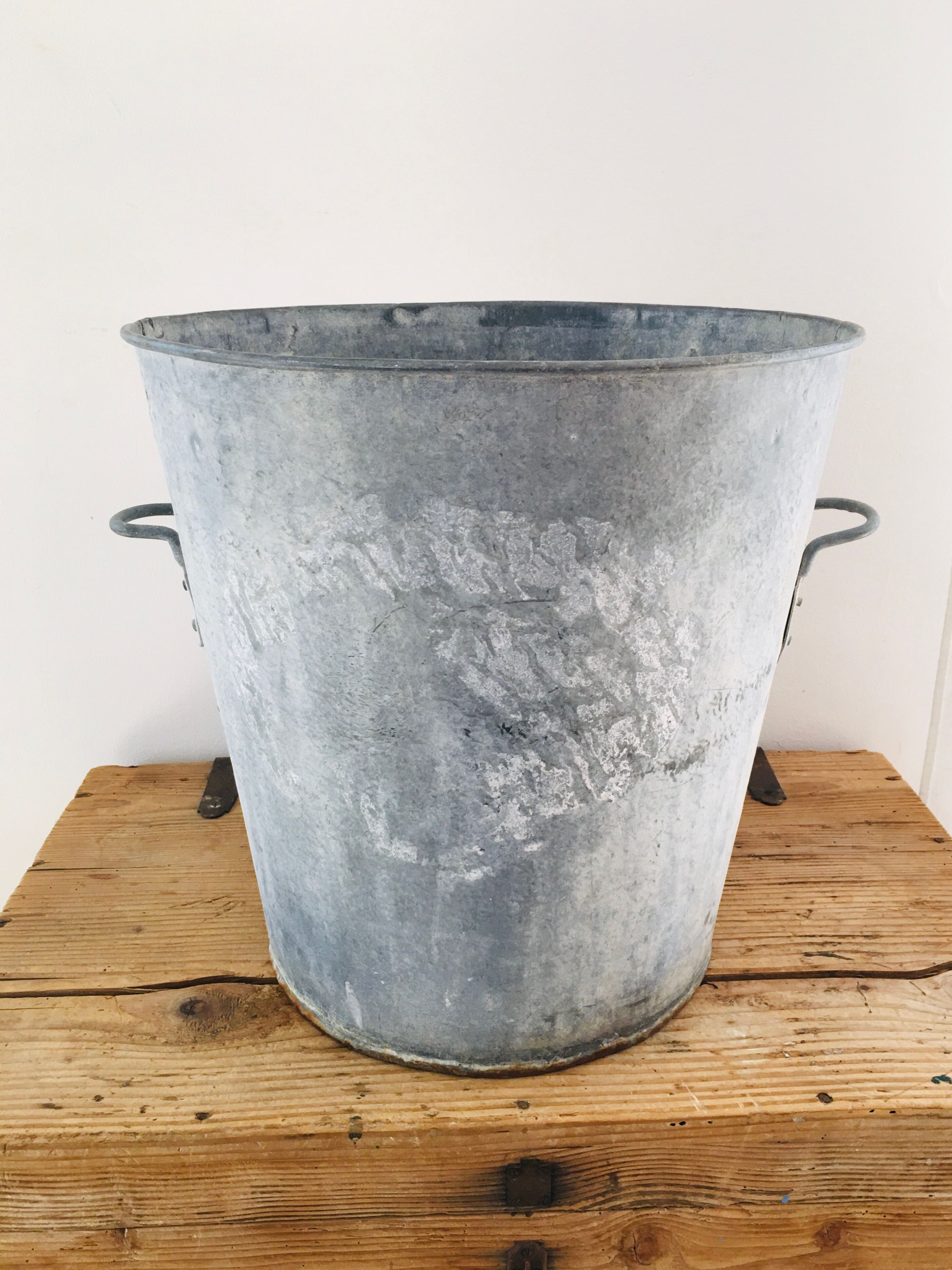 Zinc bucket