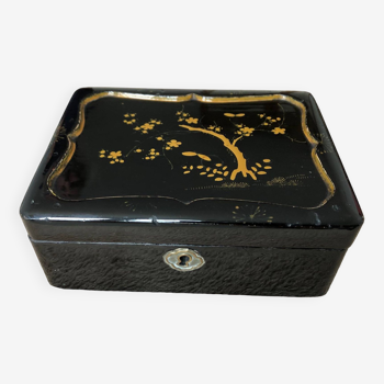 Ancien coffret/boîte à bijoux laquée noir avec décor asiatique doré