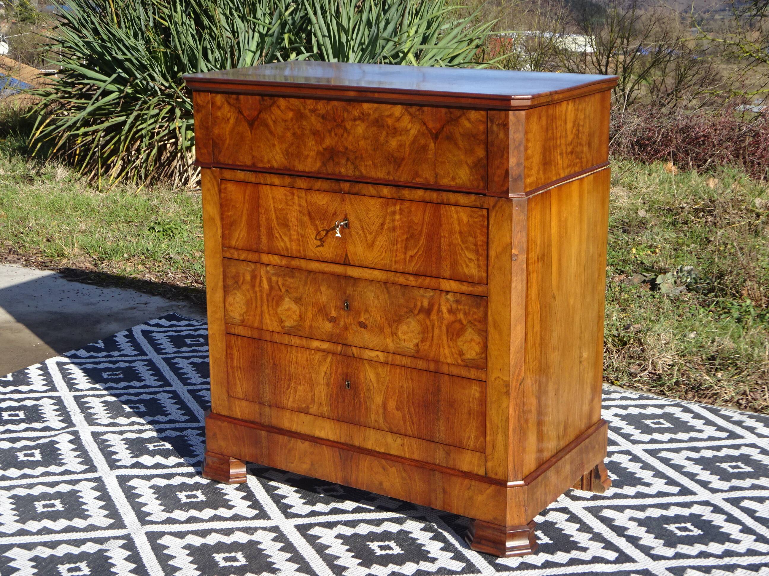Commode coiffeuse, système en chemin de fer