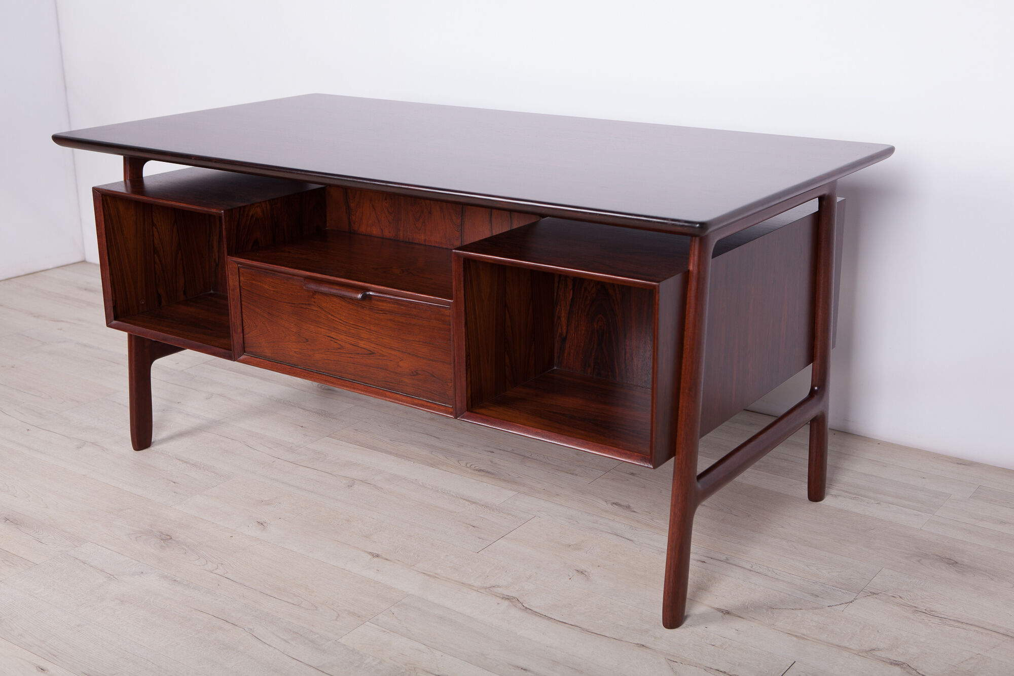 Bureau en bois model 75 Desk de Omann Jun années 1960
