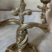 Paire de bougeoirs rocaille en bronze doré