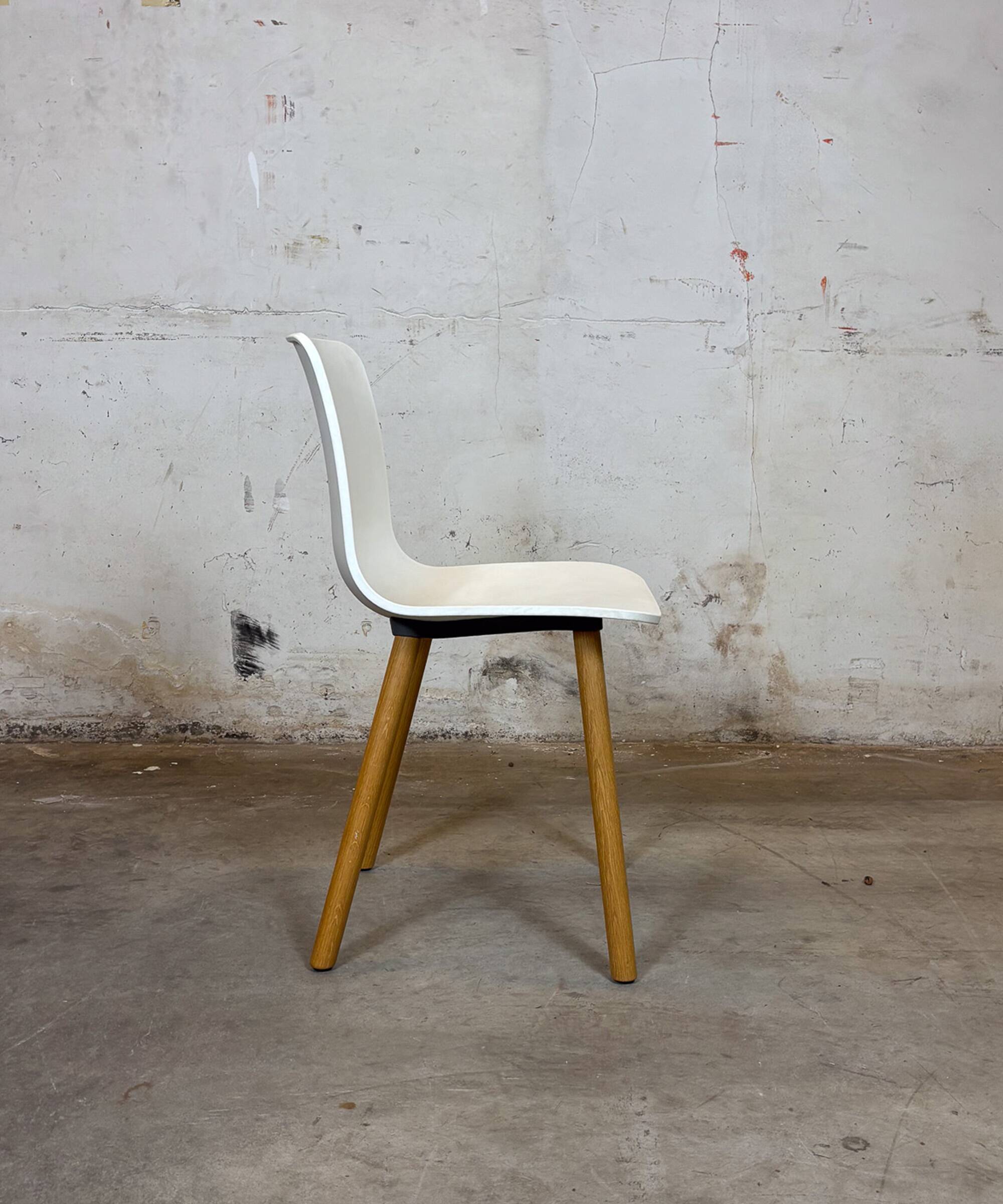 Vitra Hal Jasper Morrison, plastic and wood – white – work chair