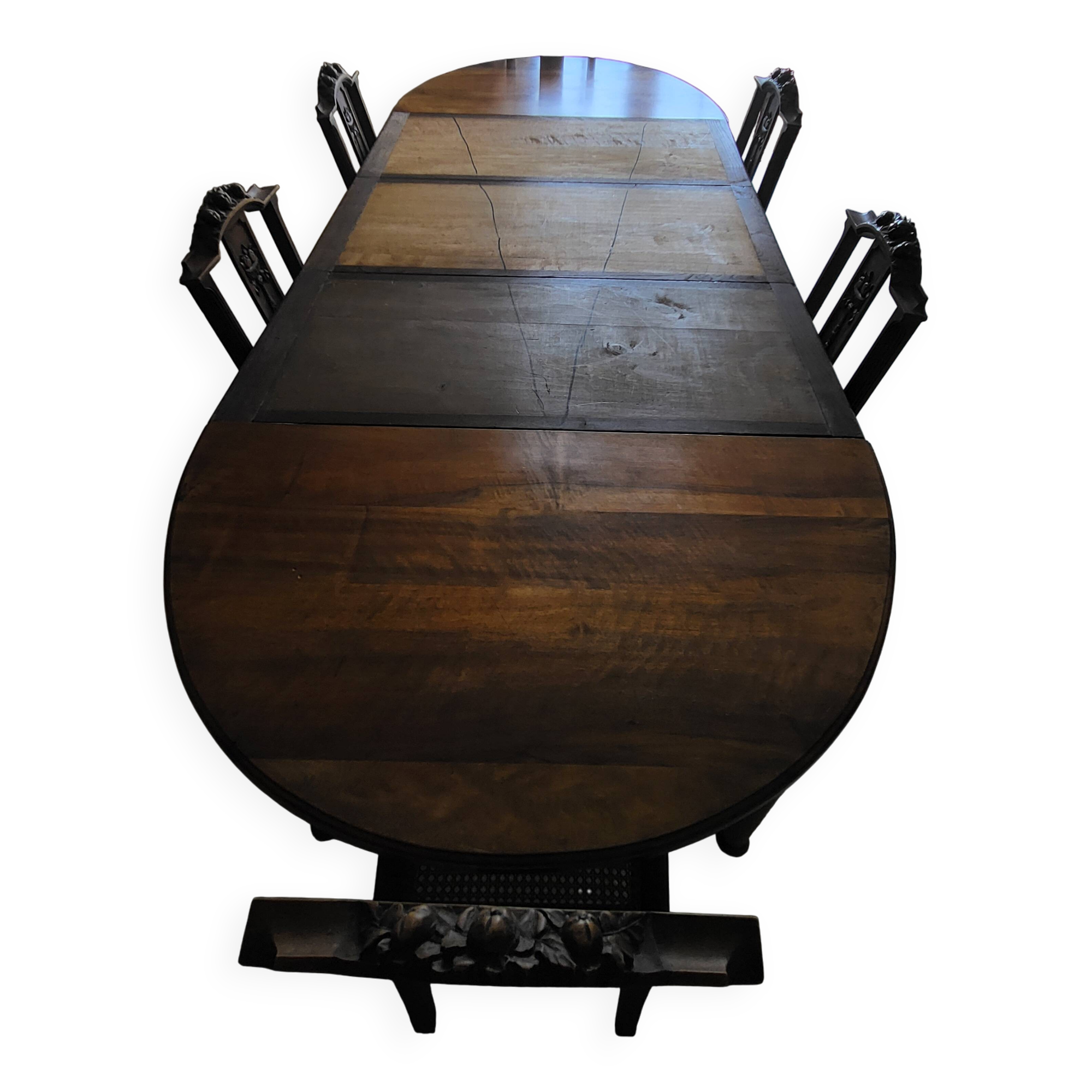 Art Nouveau dining table from 1910 and its 6 matching chairs.