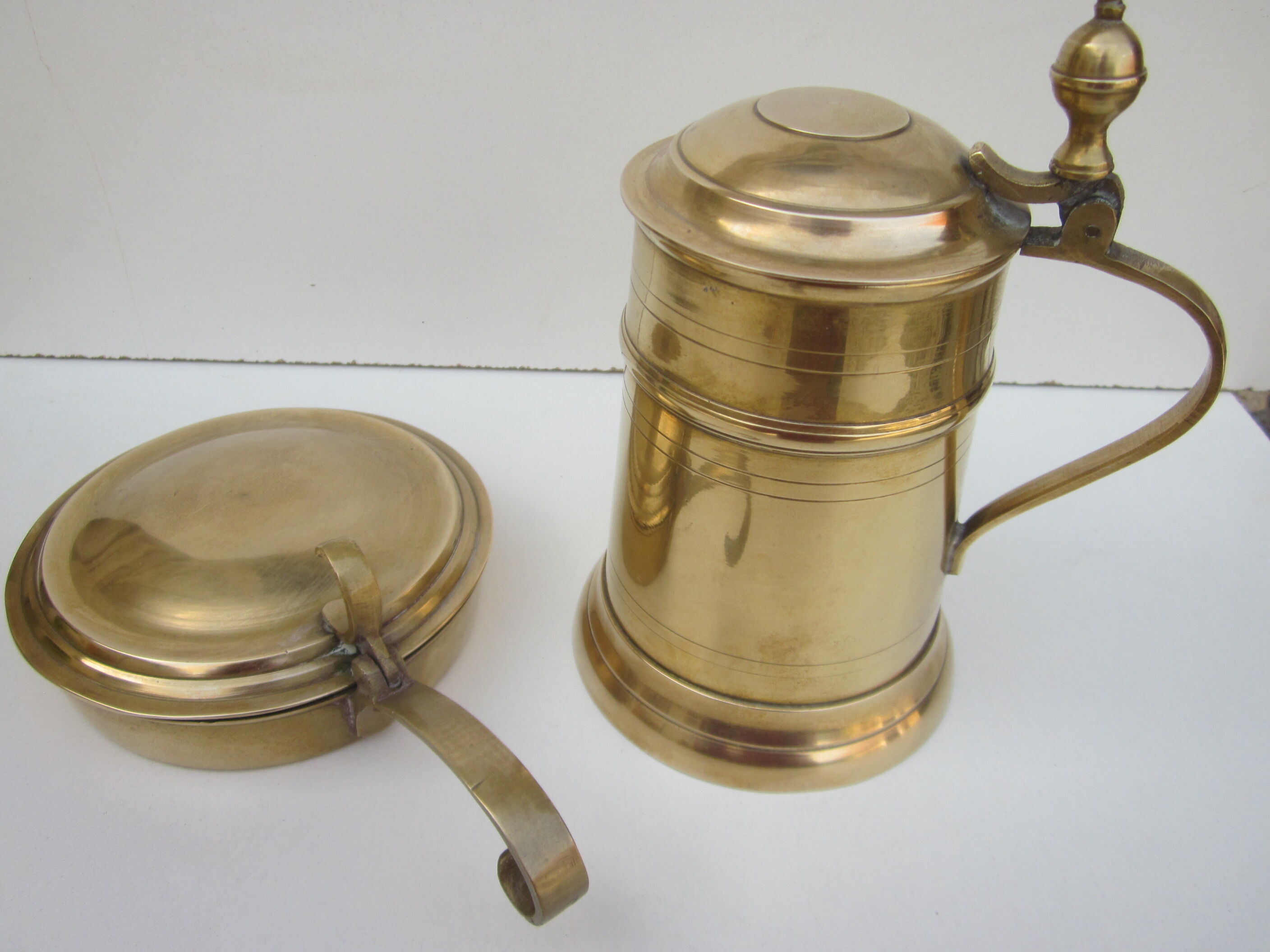 Lot d'objets décoratifs en laiton
