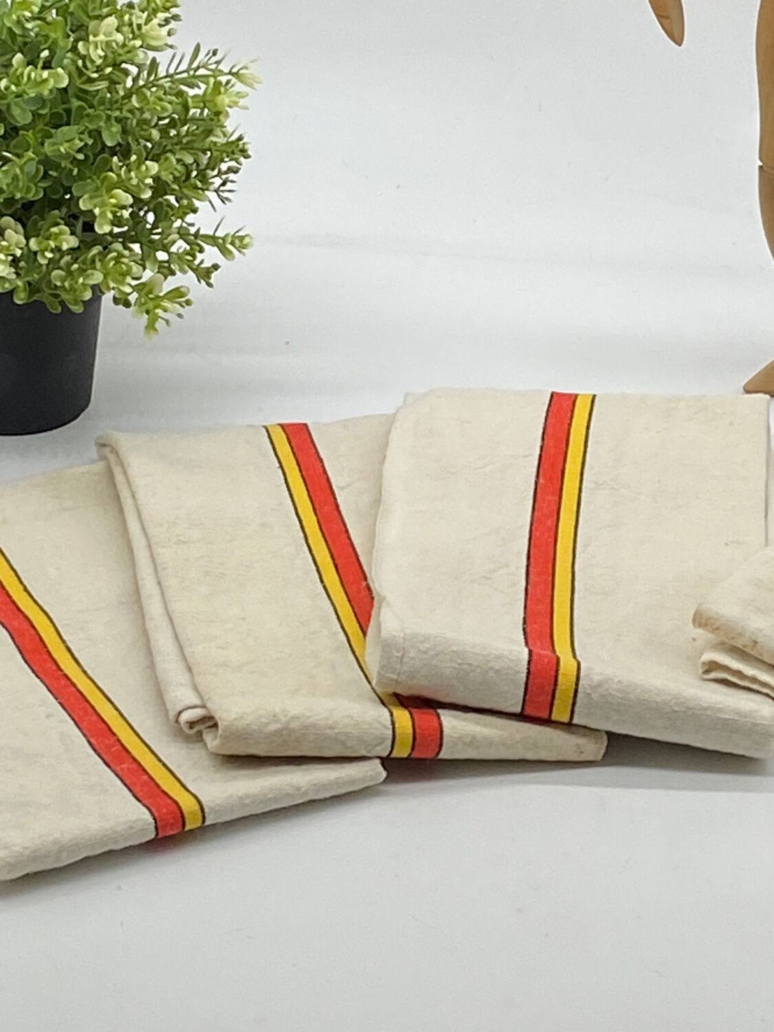 Lot de 4 torchons anciens, vintage , en lin