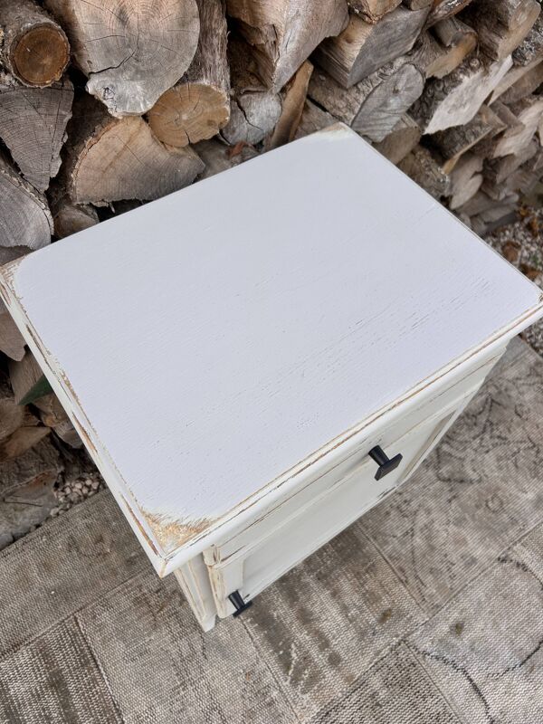 Meuble de rangement ancien rénové