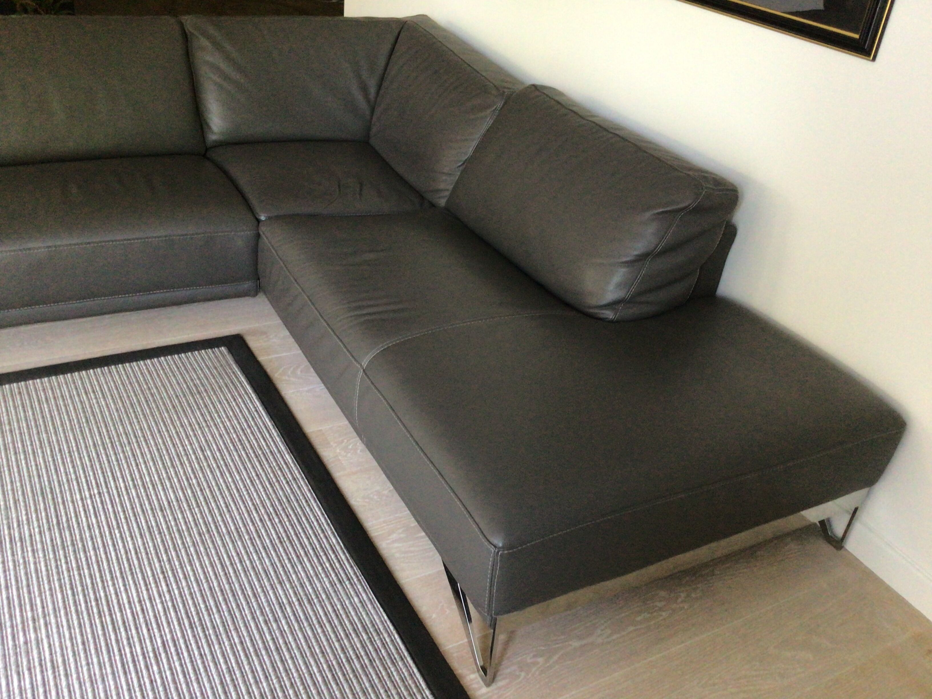 Grey leather corner sofa Roche Bobois, removable.