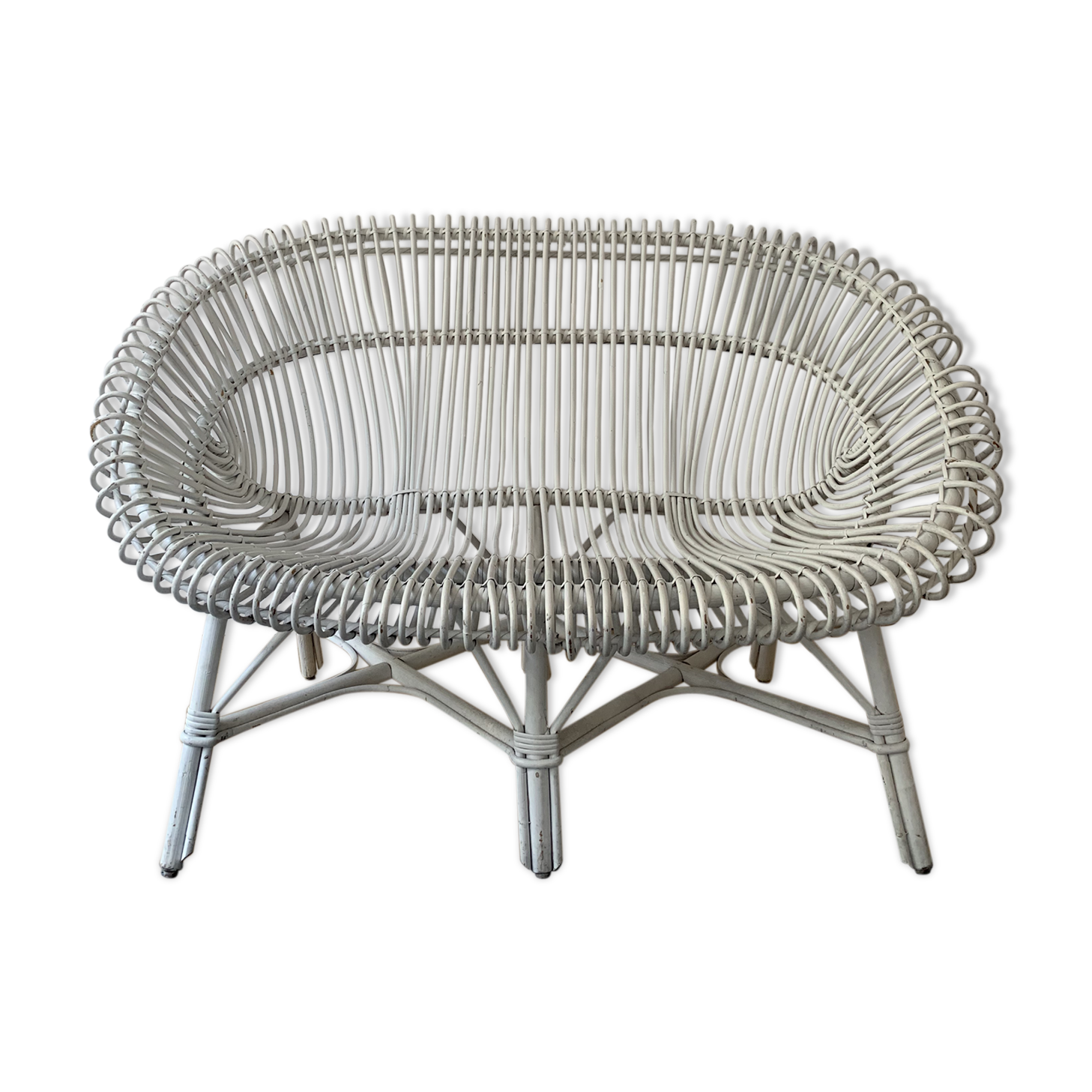 White bench into rattan