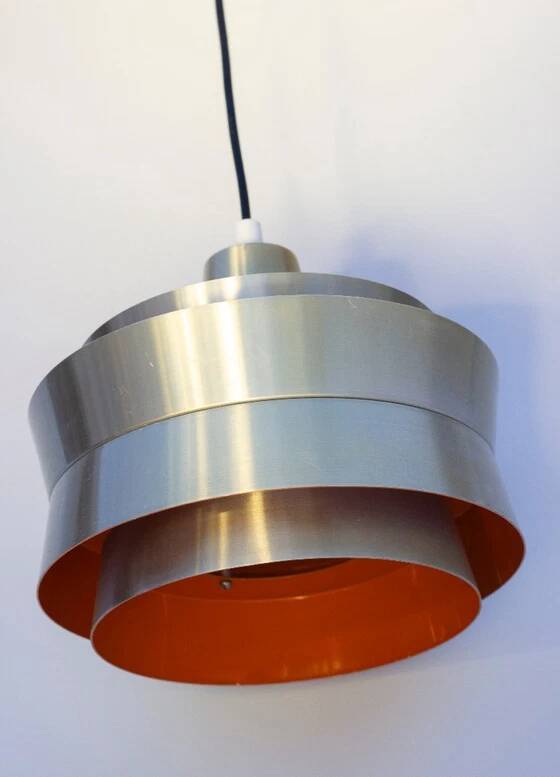 Suspension Trava de Carl Thore en aluminium avec intérieur laqué orange