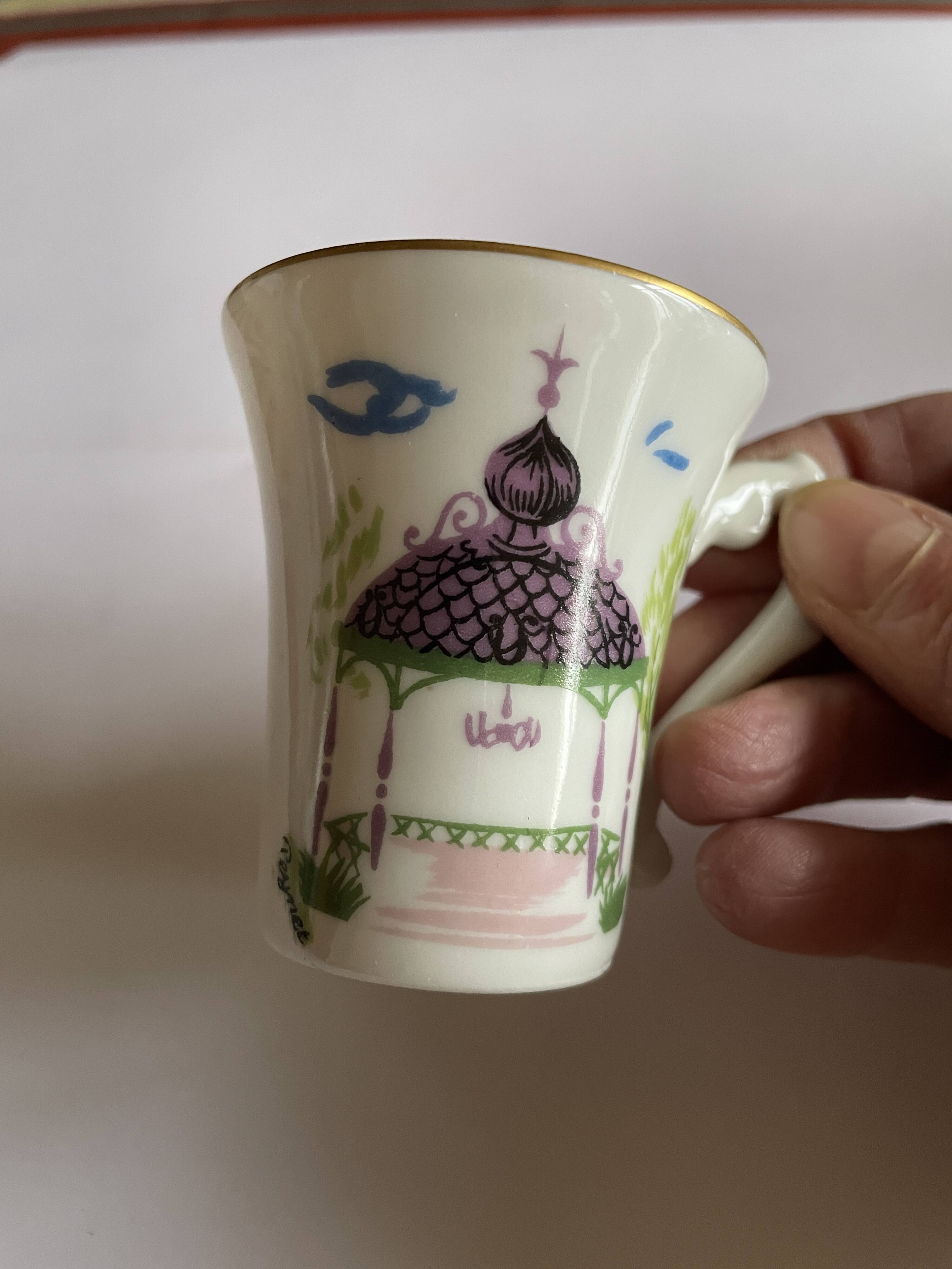 Limoges porcelain coffee service, signed peynet, in very good condition.