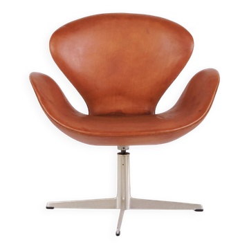 Armchair - The Swan - Model 3320 - Original upholstery - Cognac leather - Arne Jacobsen - Fritz Hansen - 1960s