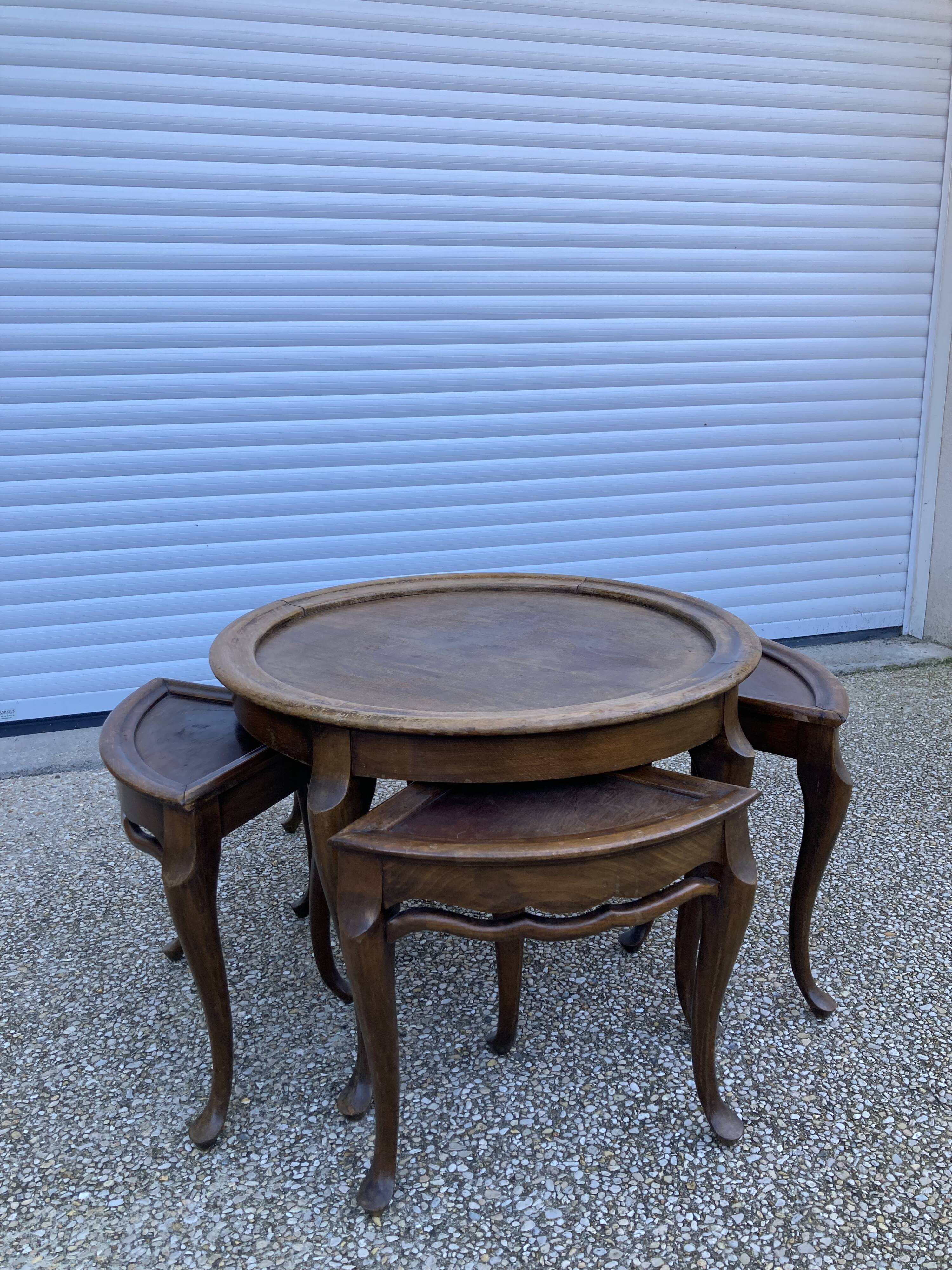 Nesting coffee table