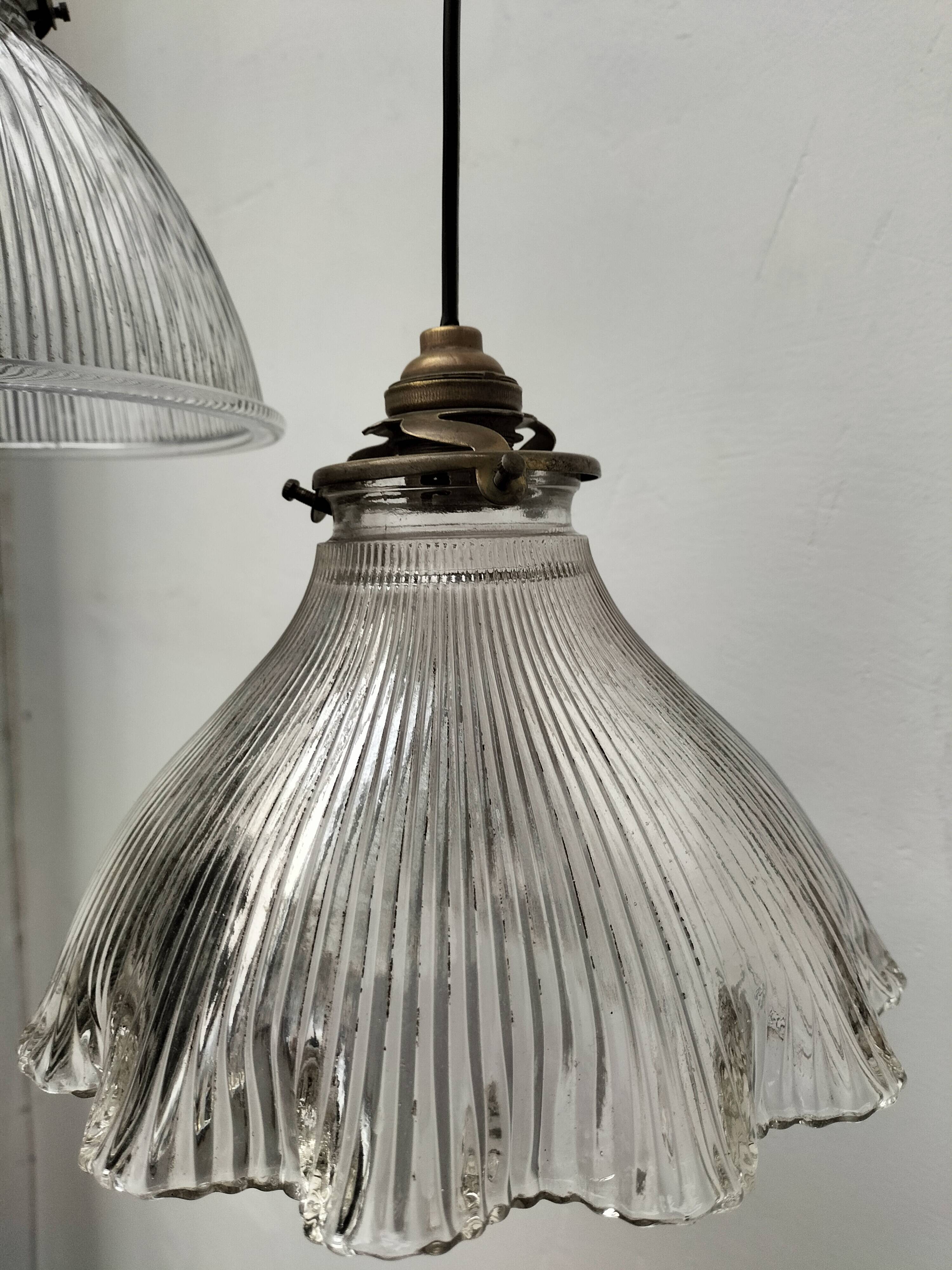 Holophane suspensions