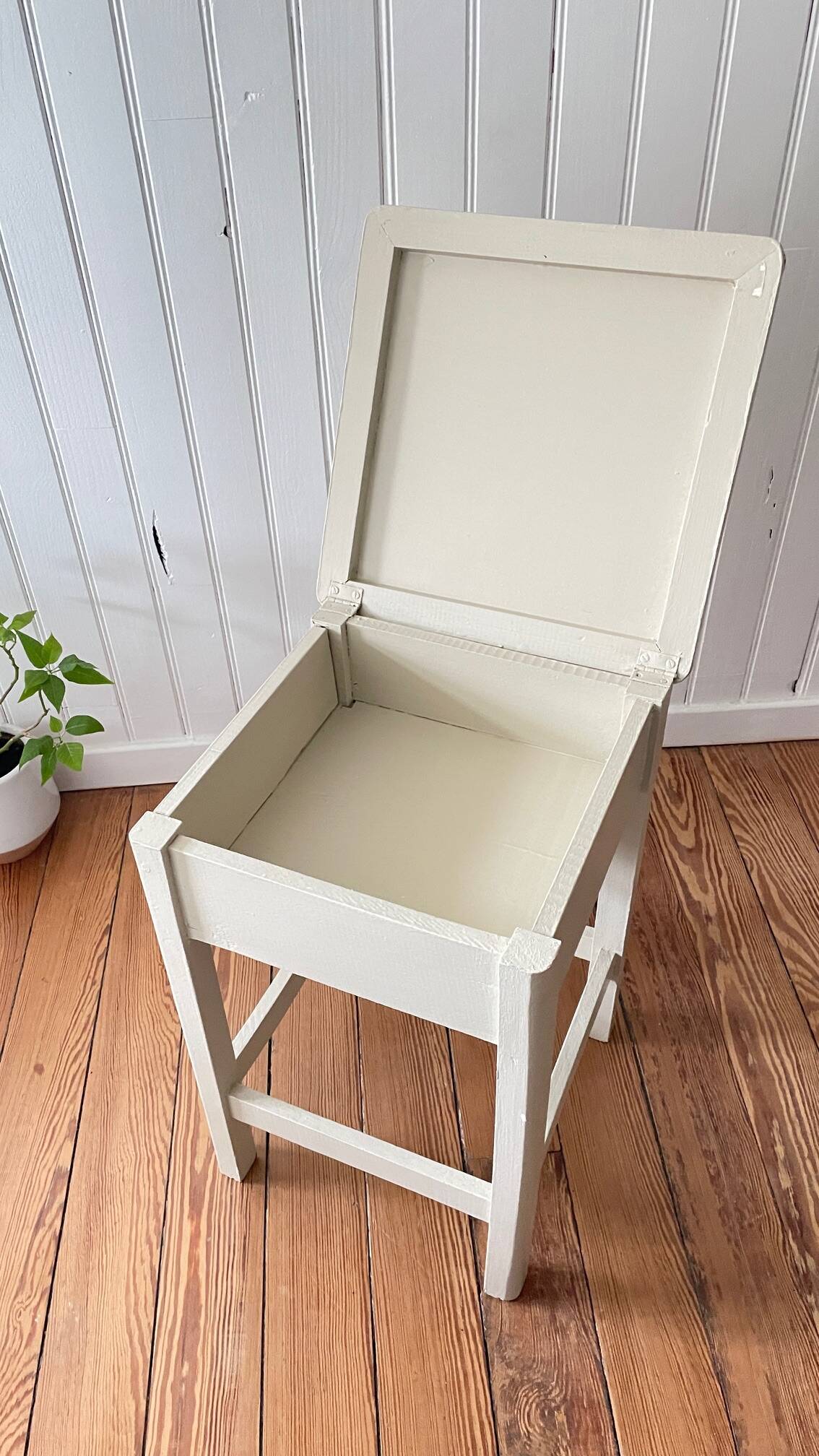 VINTAGE Beige Stool Chest