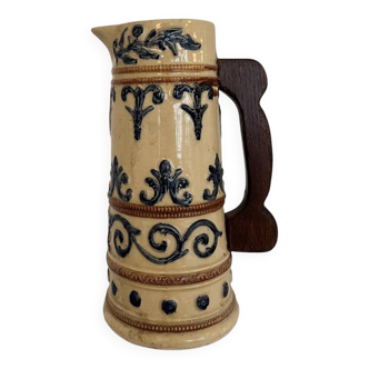 Pichet en céramique brutaliste