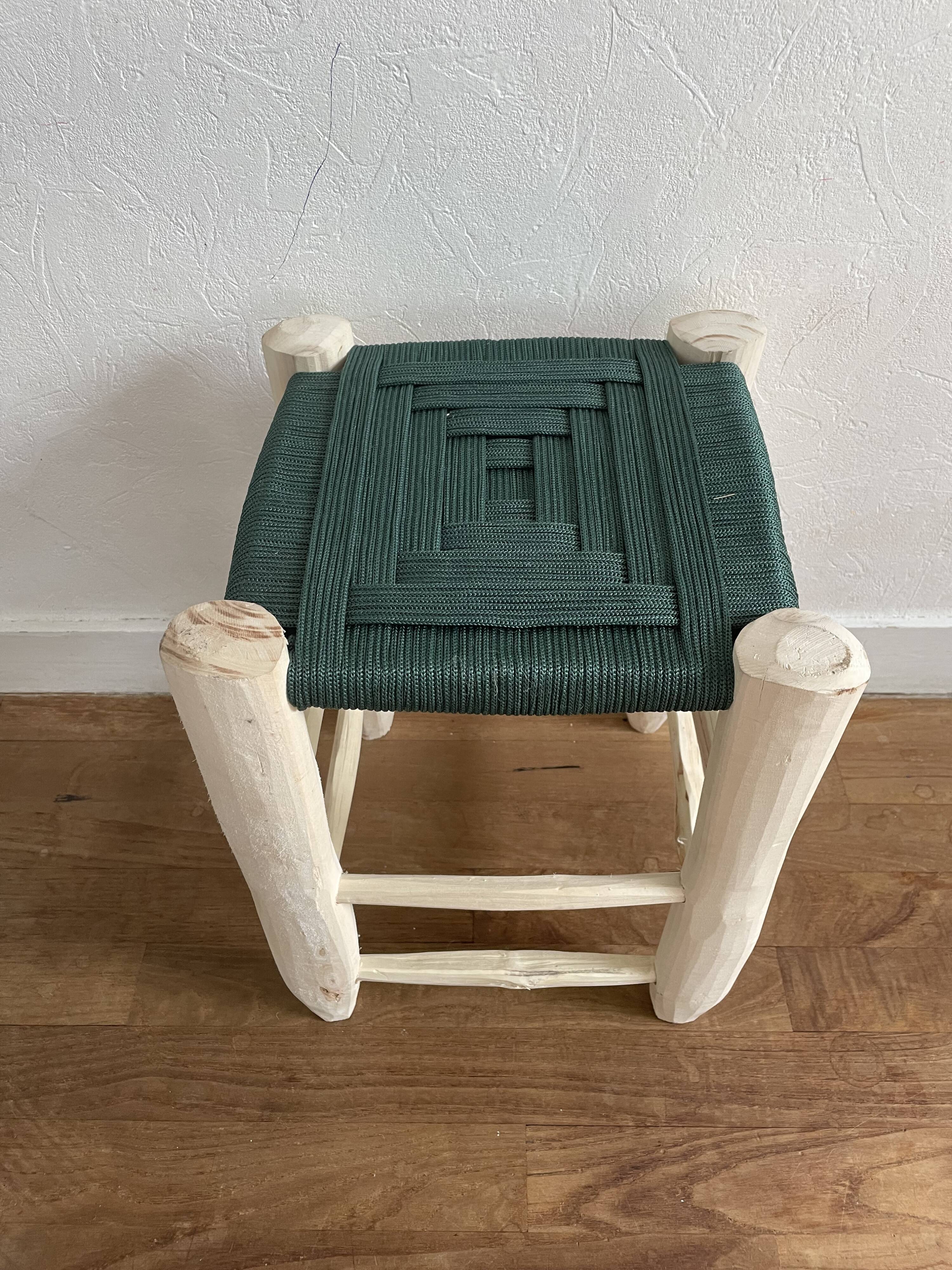Tabouret marocain beldi en nylon vert émeraude et bois