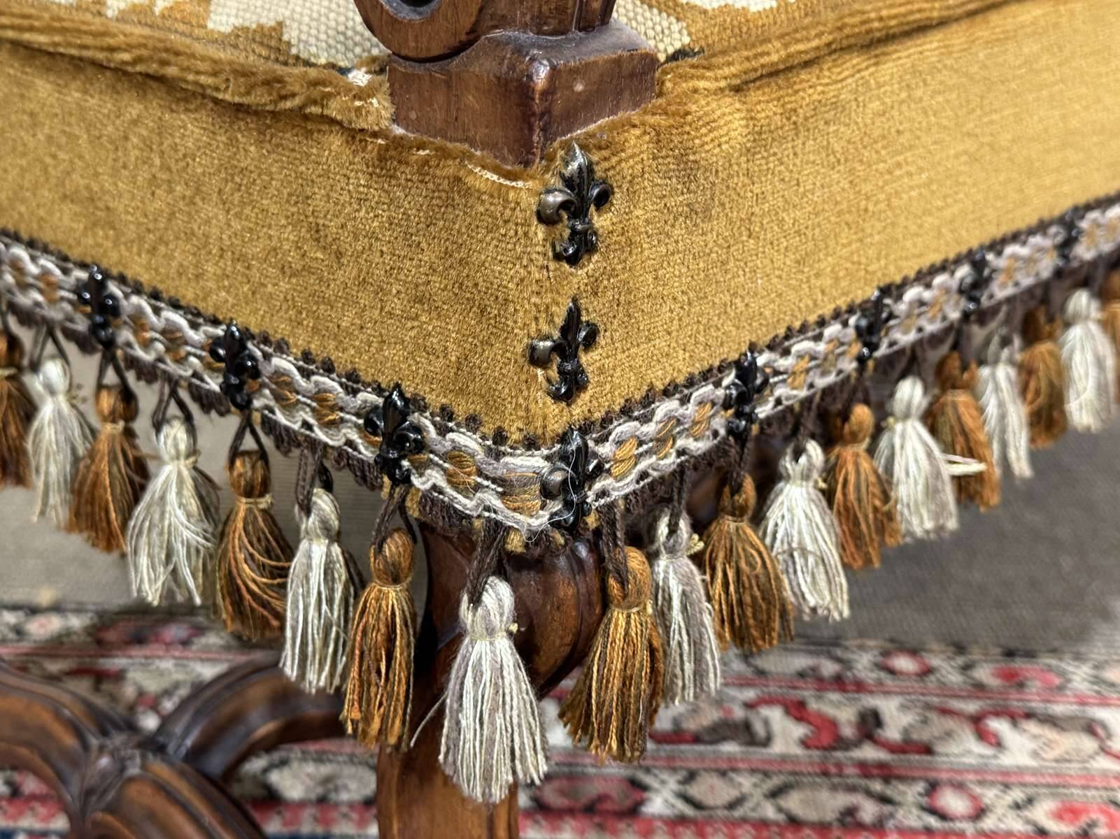 Banquette de fenêtre en noyer début XXème