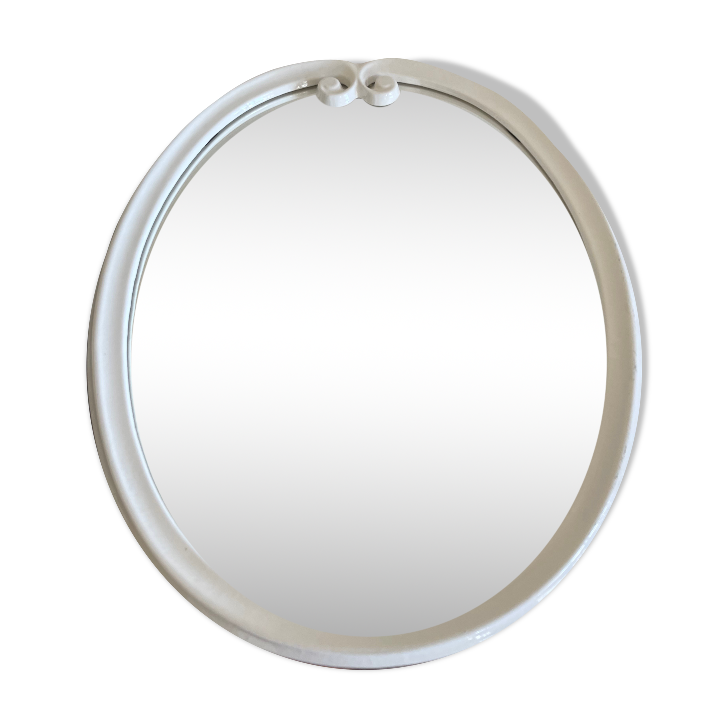 Oval mirror in white lacquered metal