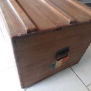 Ancien malle  de voyage militaire avec clé et étiquette en chêne