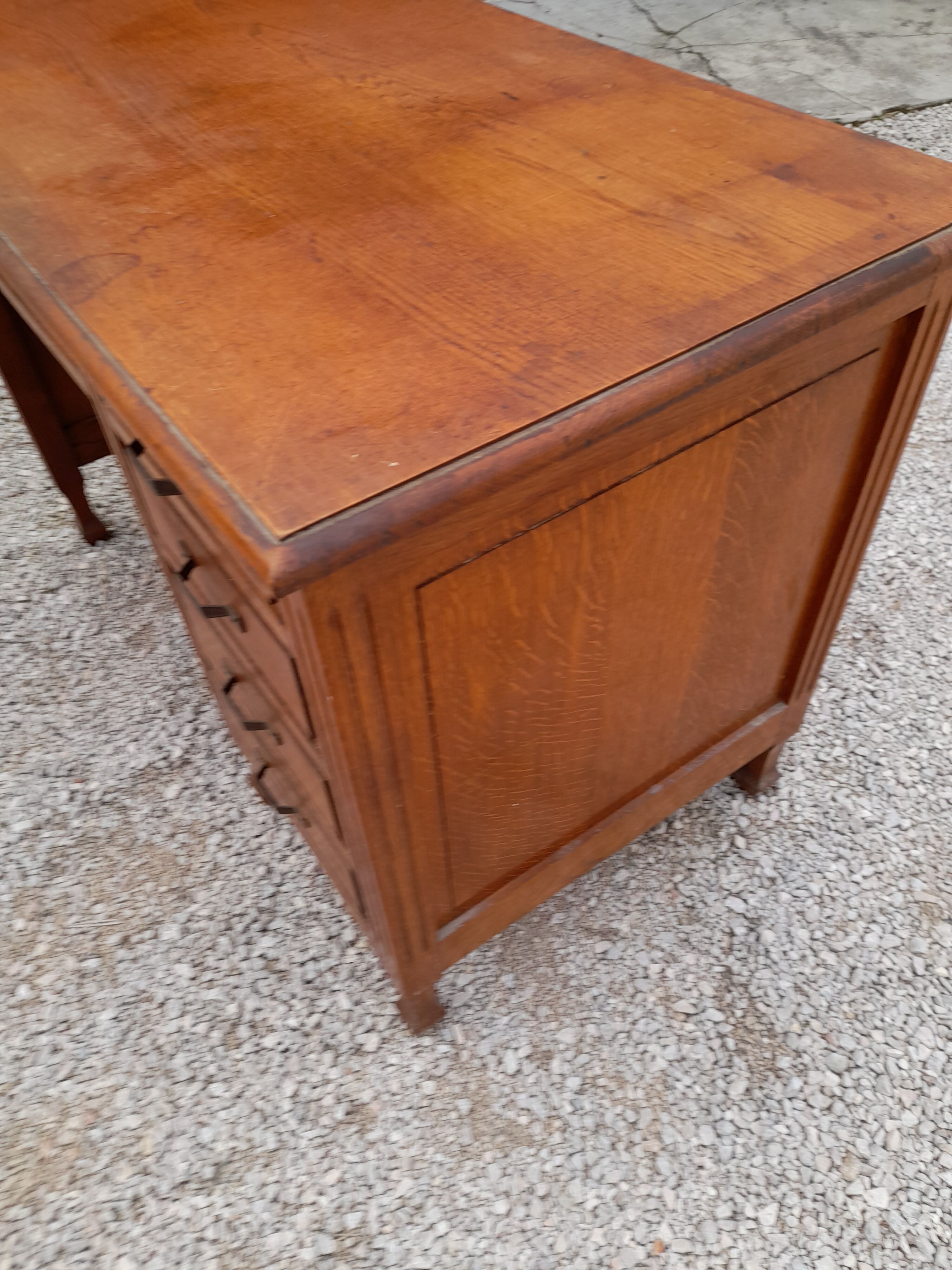 Old oak desk 5 drawers