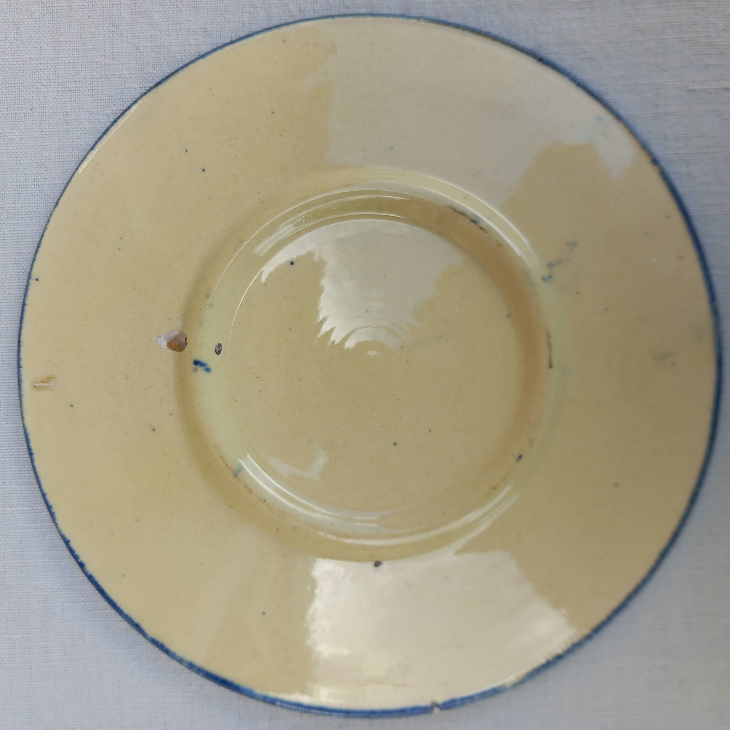 Decorative round plate