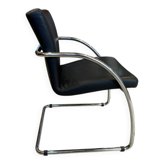 Fauteuil en cuir noir armature chrome de style Cesca Marcel Breuer vintage