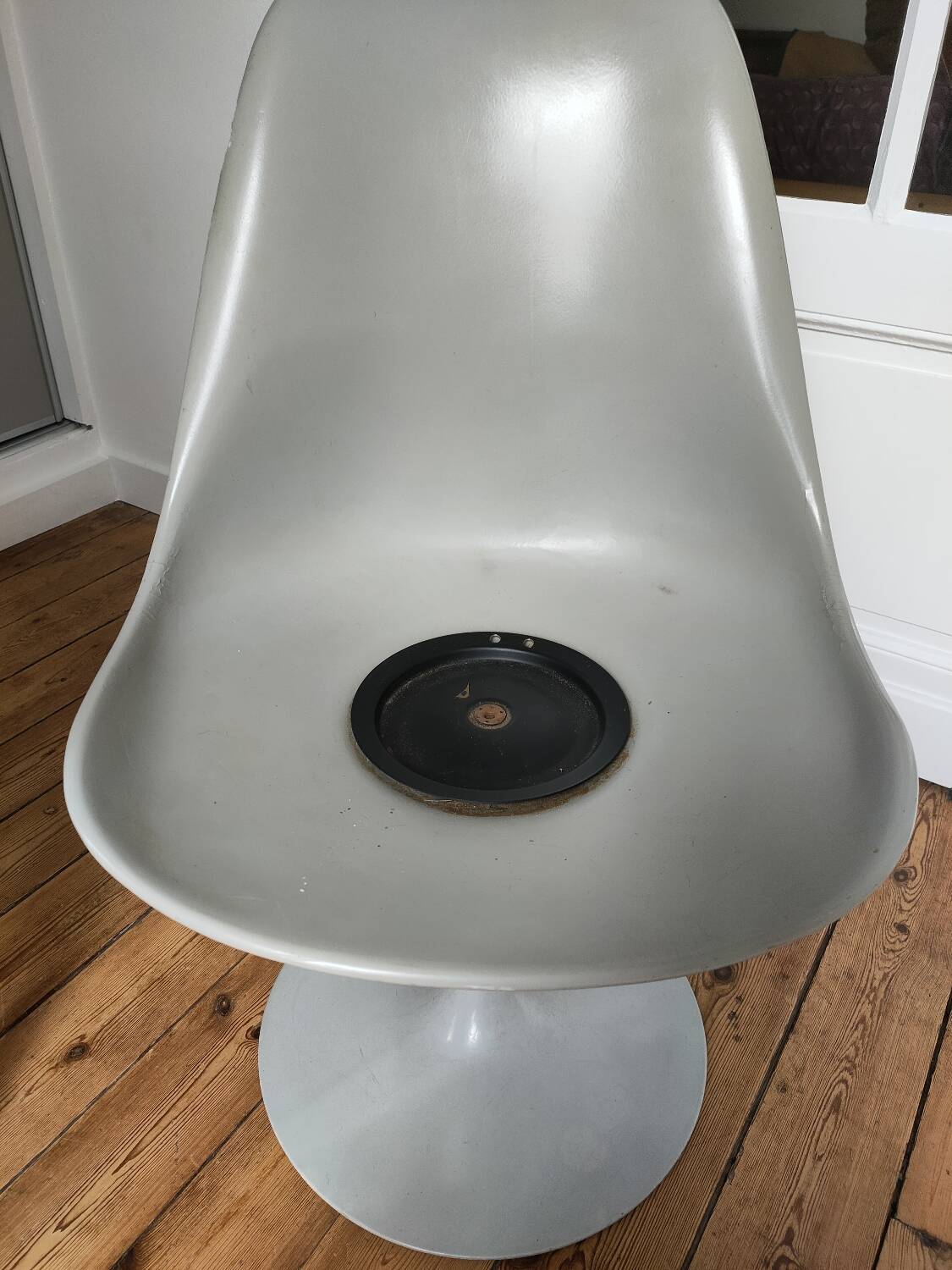 Saarinen knoll chair first edition