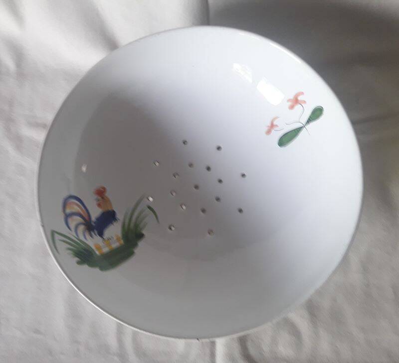 Pornic earthenware drainer model Coq hollow feet