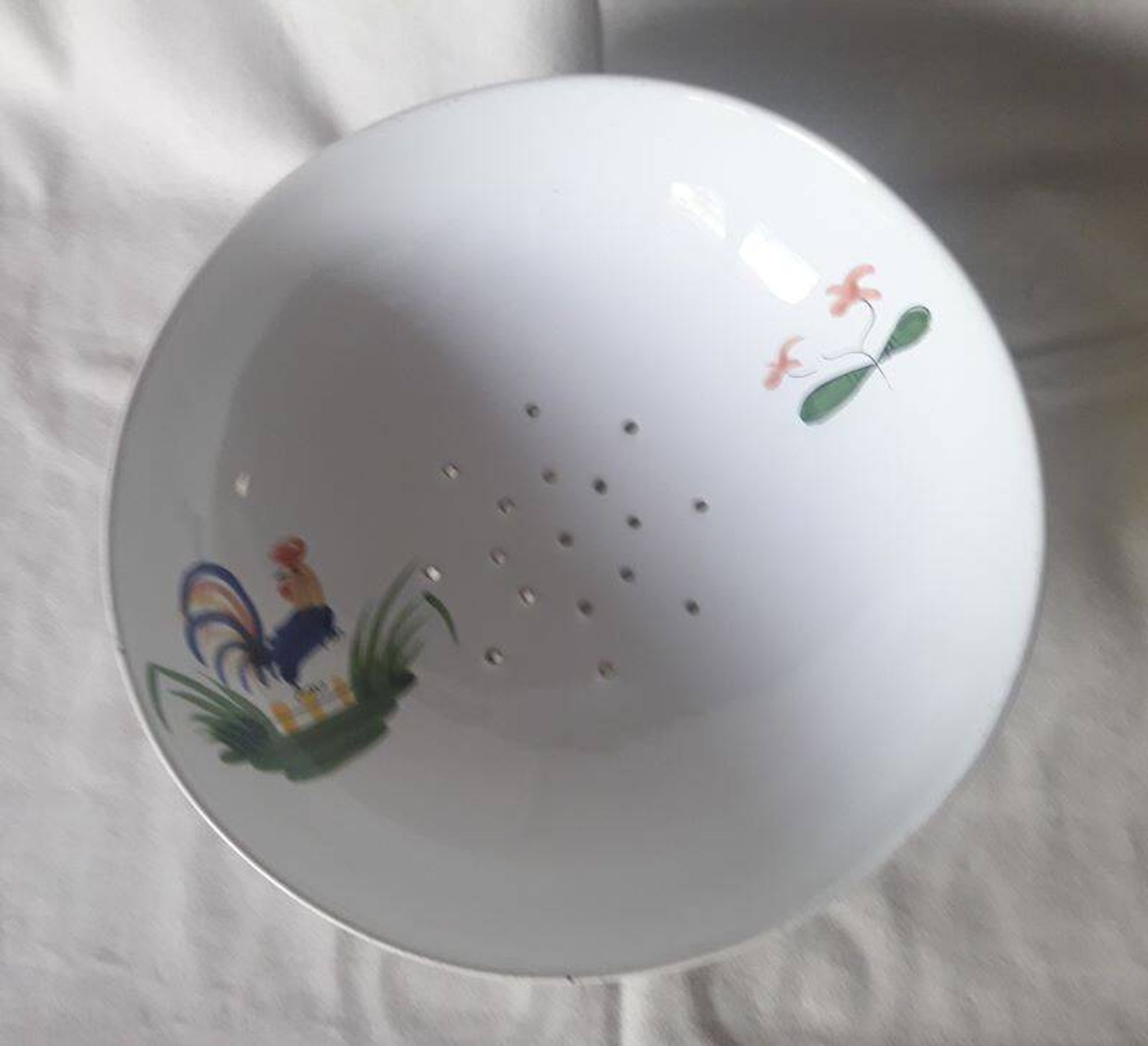 Pornic earthenware drainer model Coq hollow feet