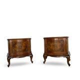 Paire de tables de chevet italiennes du milieu du XXe siècle