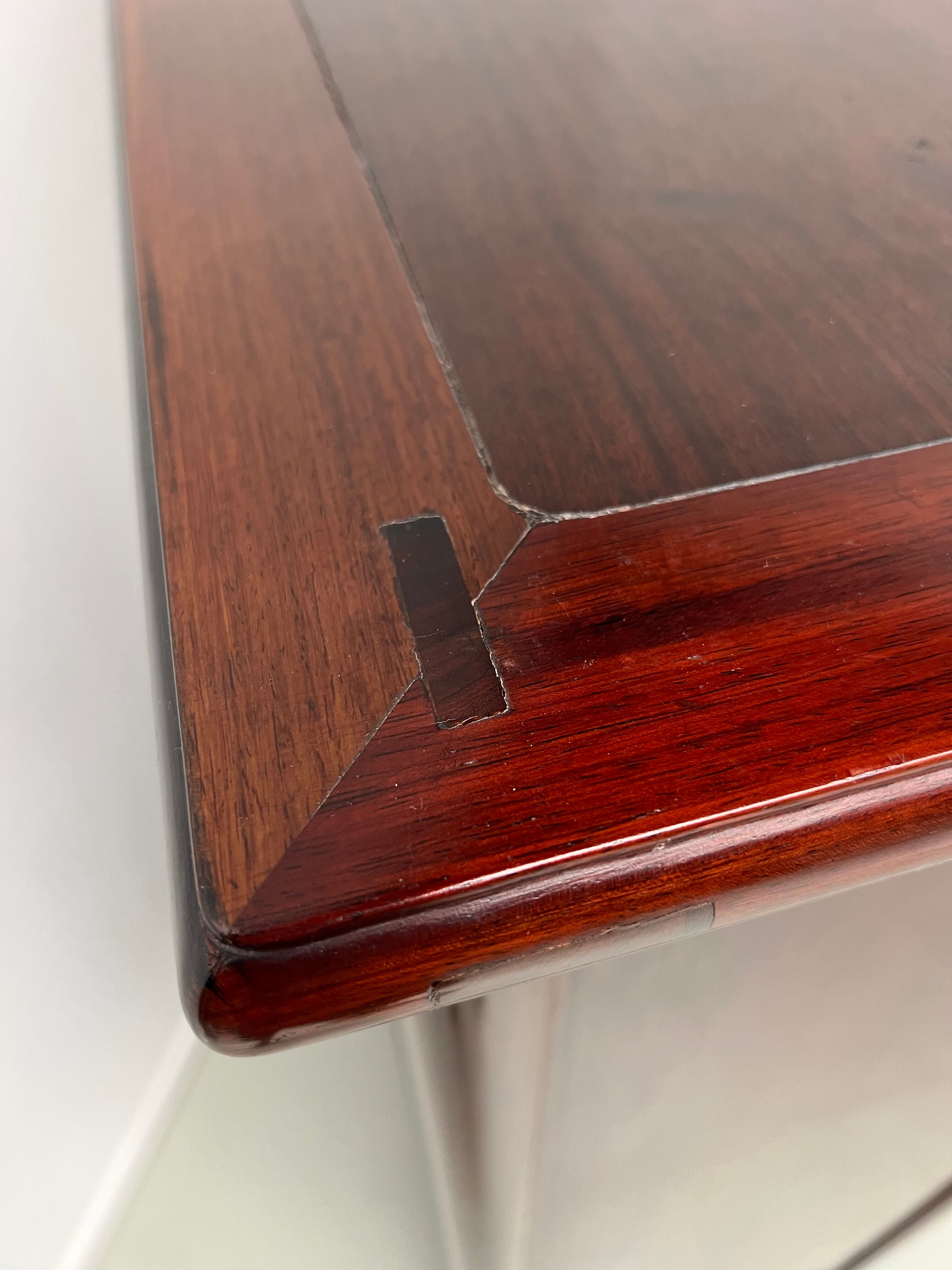 Chinese trapezoidal roller cabinet, made of rosewood.