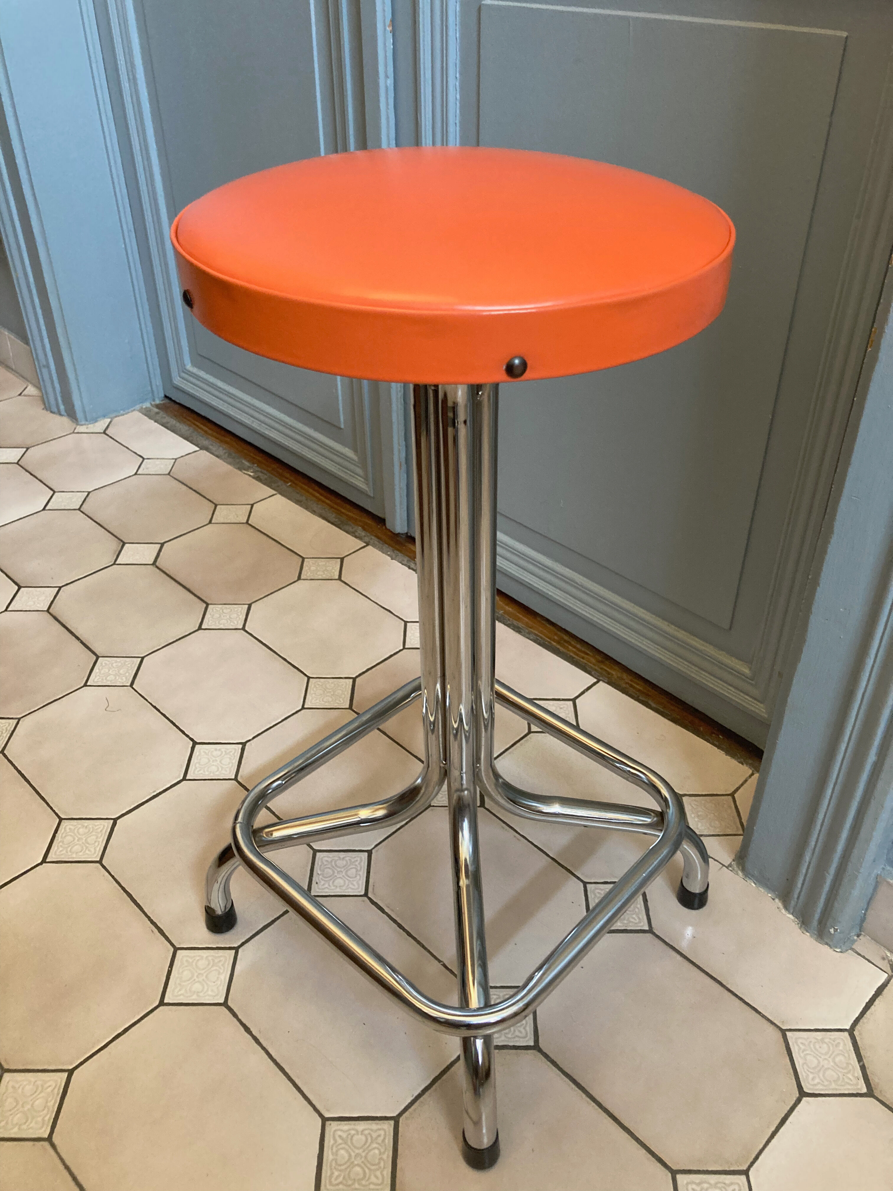 Duo of chair and stool 1970 orange and chromes