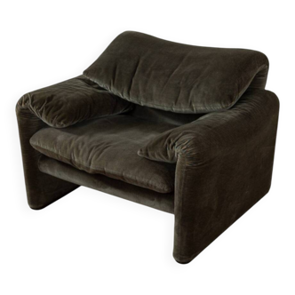 Armchair "675 maralunga"