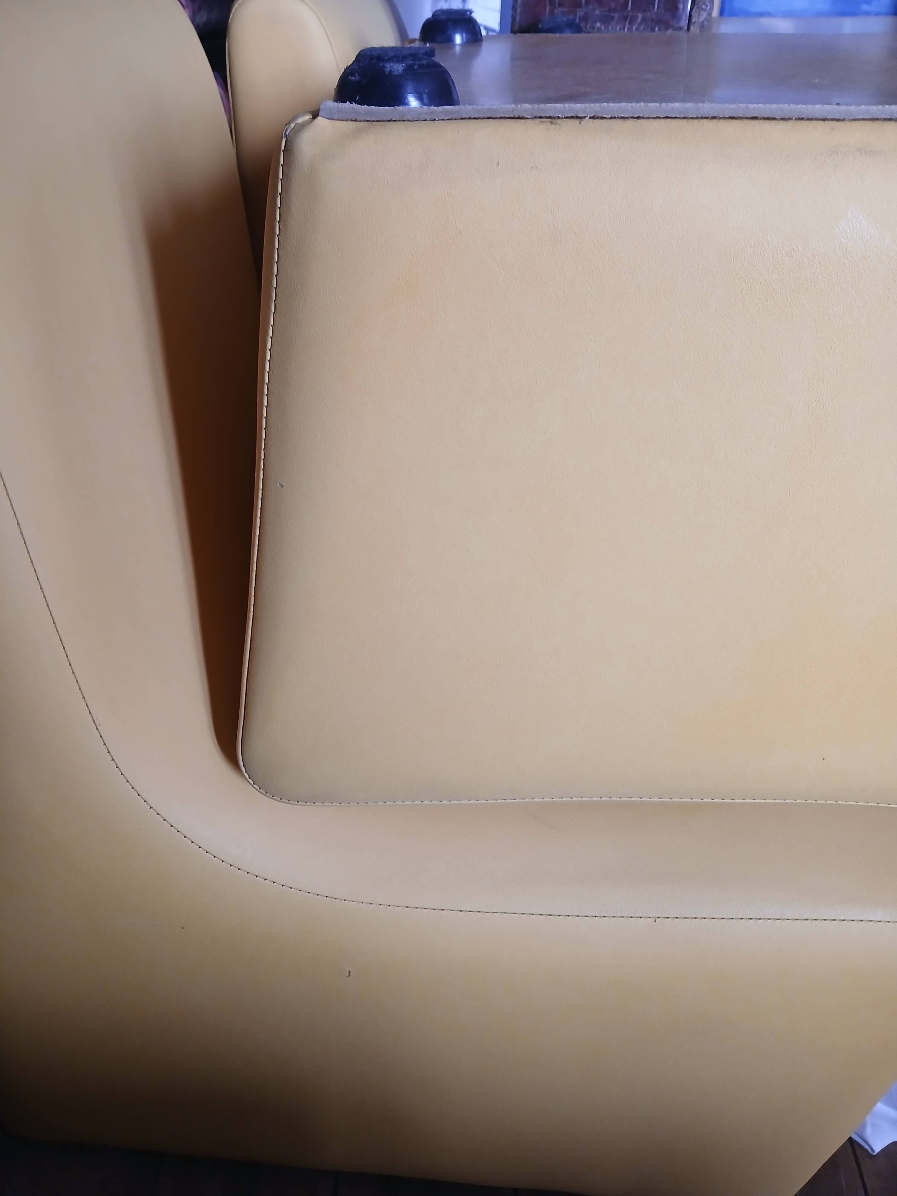 Lot de 4 chauffeuses années 70/80 vintage en similli cuir  jaune moutarde