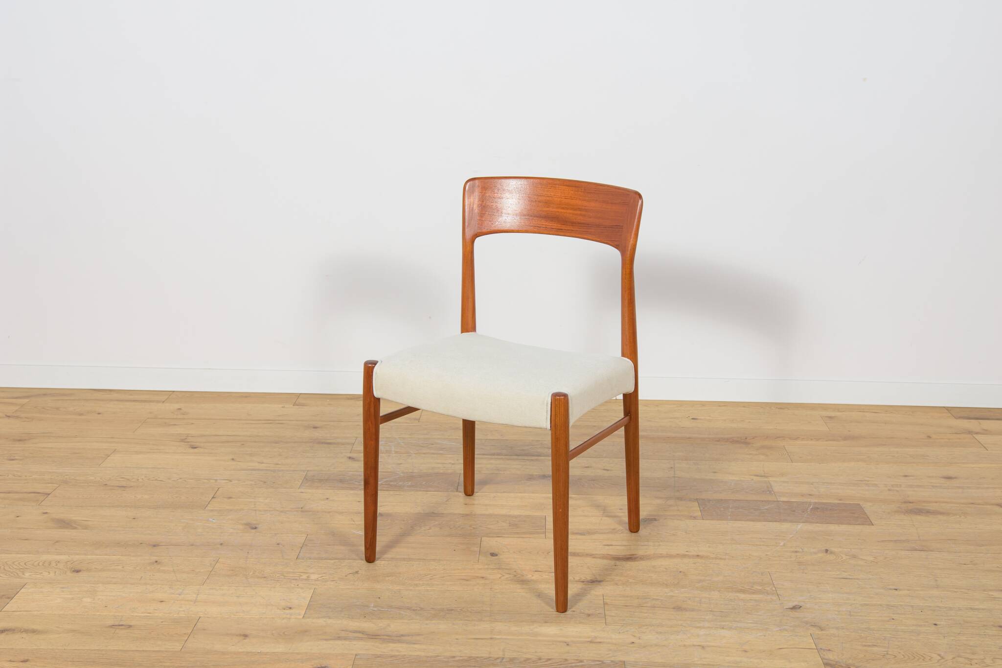 Mid-Century Modern Teak Dining Chairs model 26 by Henry Kjærnulf  for Korup