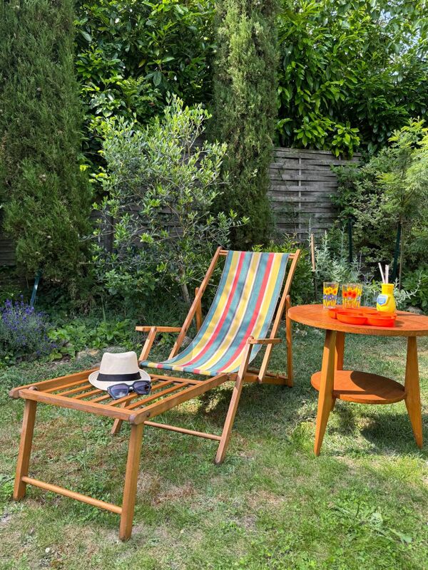 Transat/ chilienne vintage en bois avec repose-pieds — Années 60