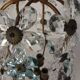 Suspension décorée de 42 fleurs en cristal bleu et transparent, style Maison Baguès, années 1930