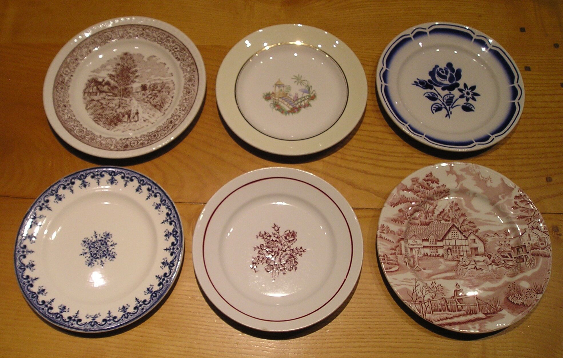 Set of 6 different flat plates
