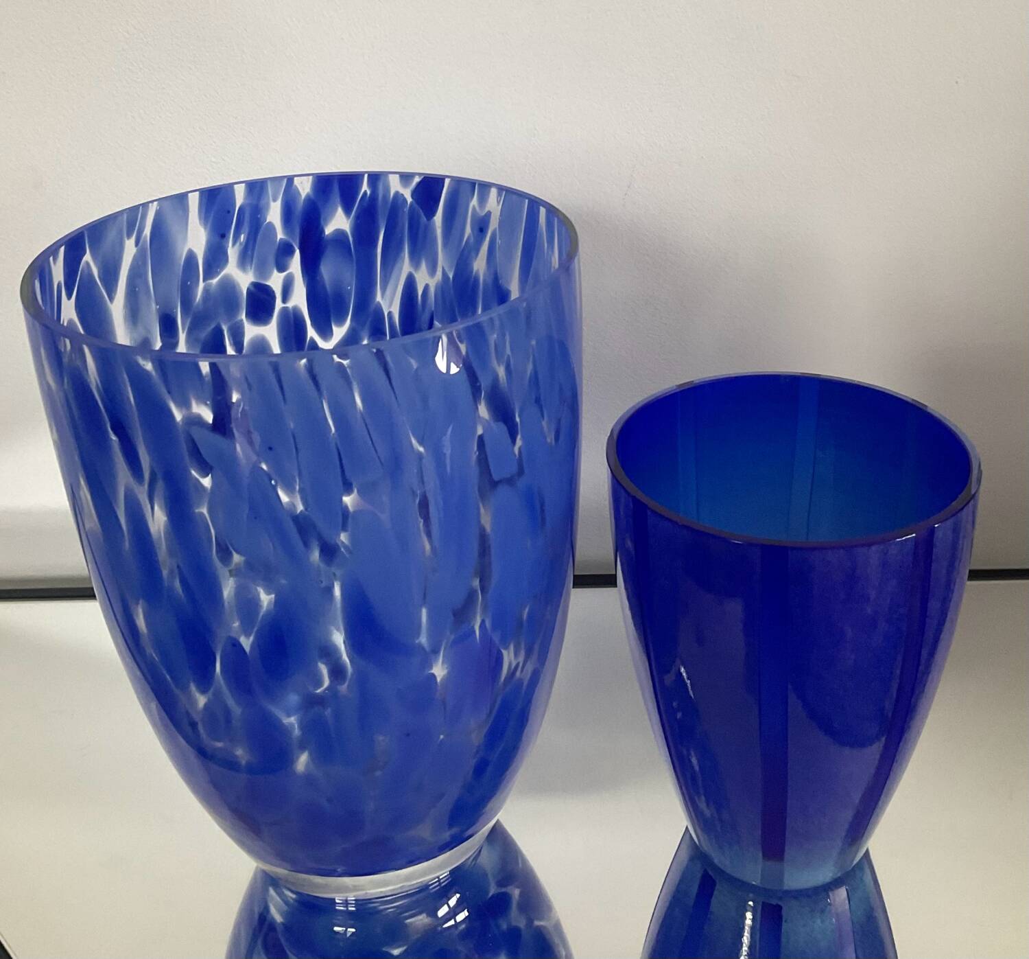 Duo de vases vintage en verre moucheté