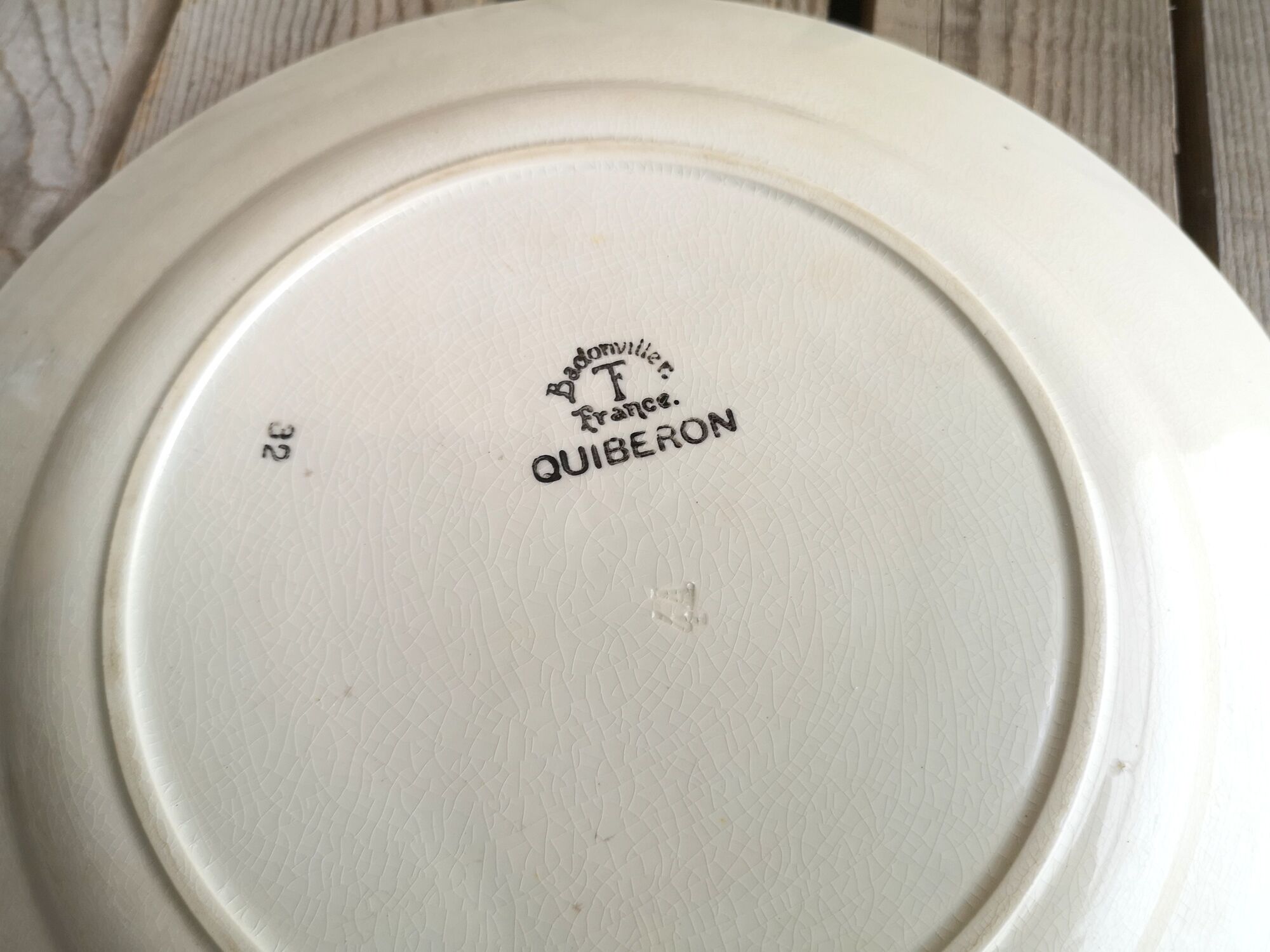 Badonviller ceramics round plate quiberon collection