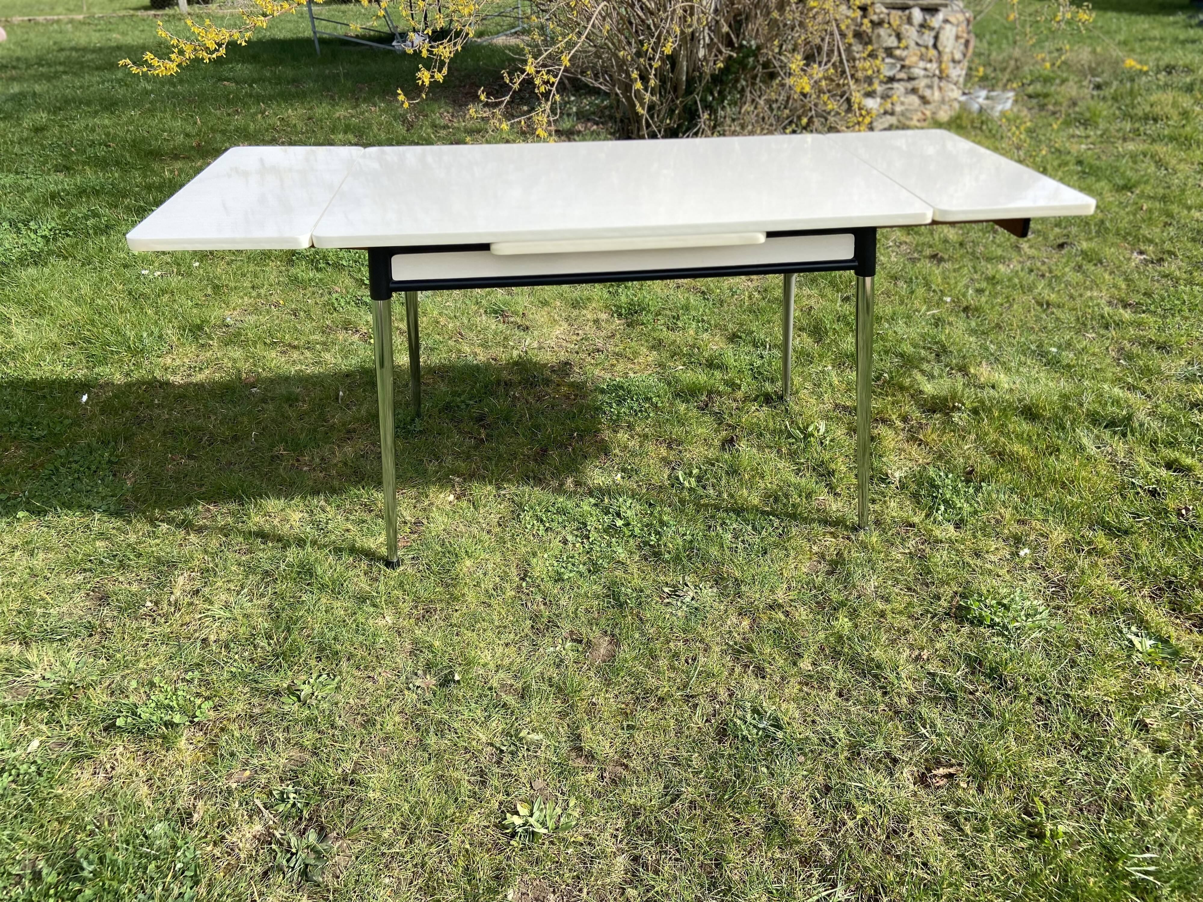 Formica table with 4 chairs