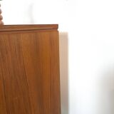 Fineer dressoir uit Zweden met wit stalen poten