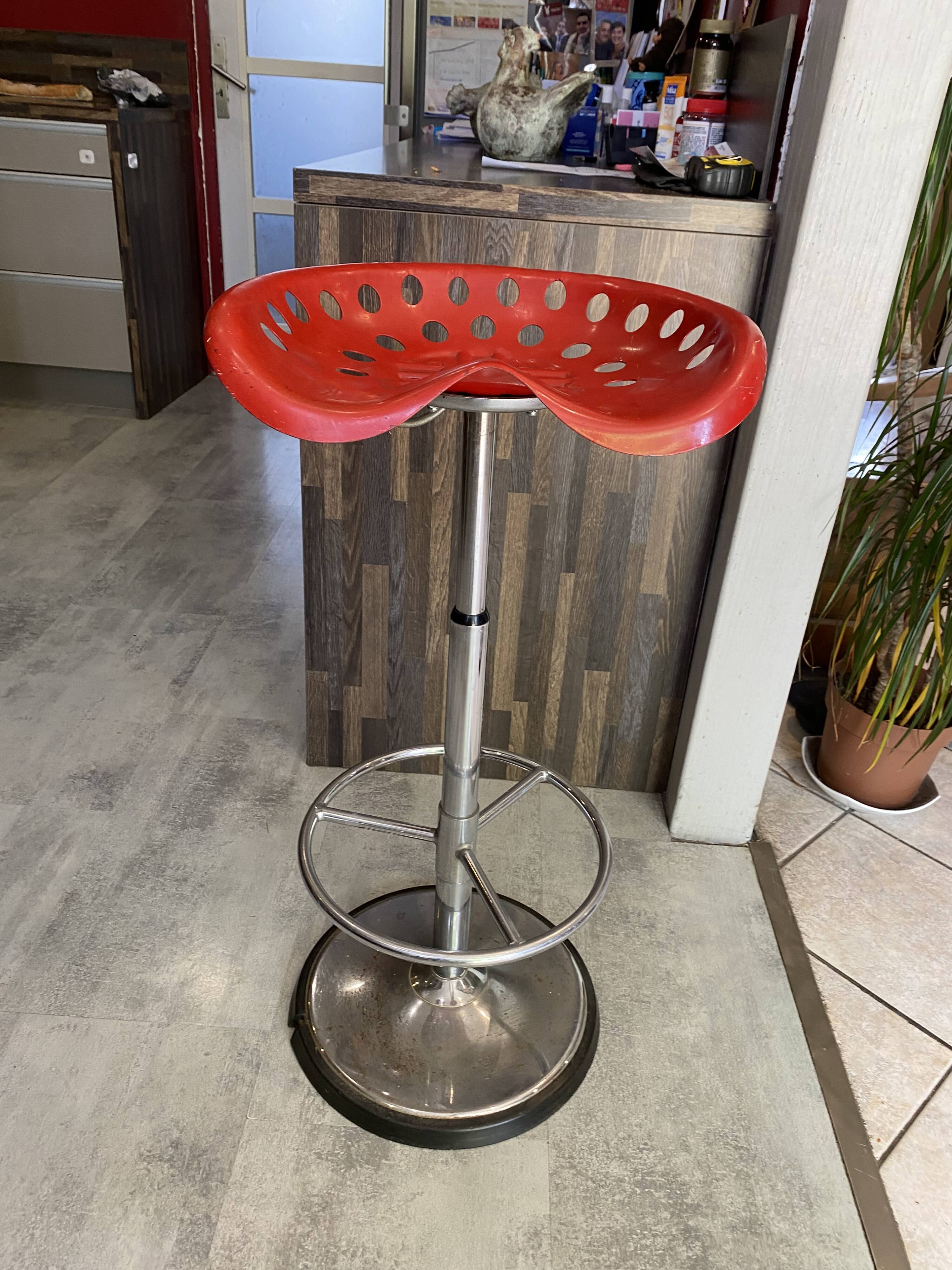 Red stool Faucheuse swivel Etienne Fermigier mirima 70