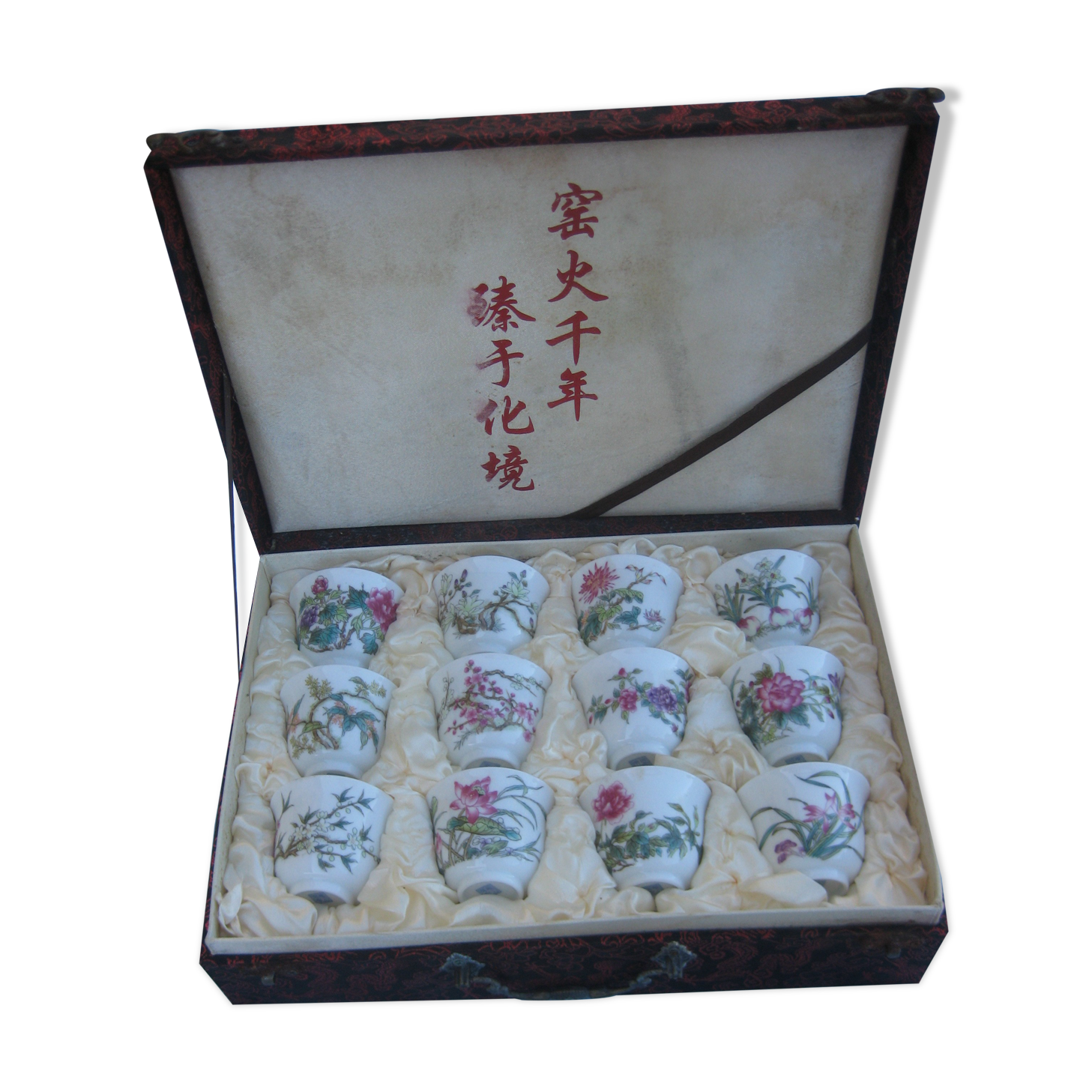 Old luxury chinese box, 12 porcelain bowls