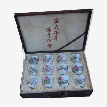 Old luxury chinese box, 12 porcelain bowls