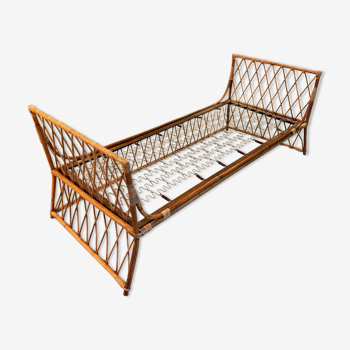 Rattan bed