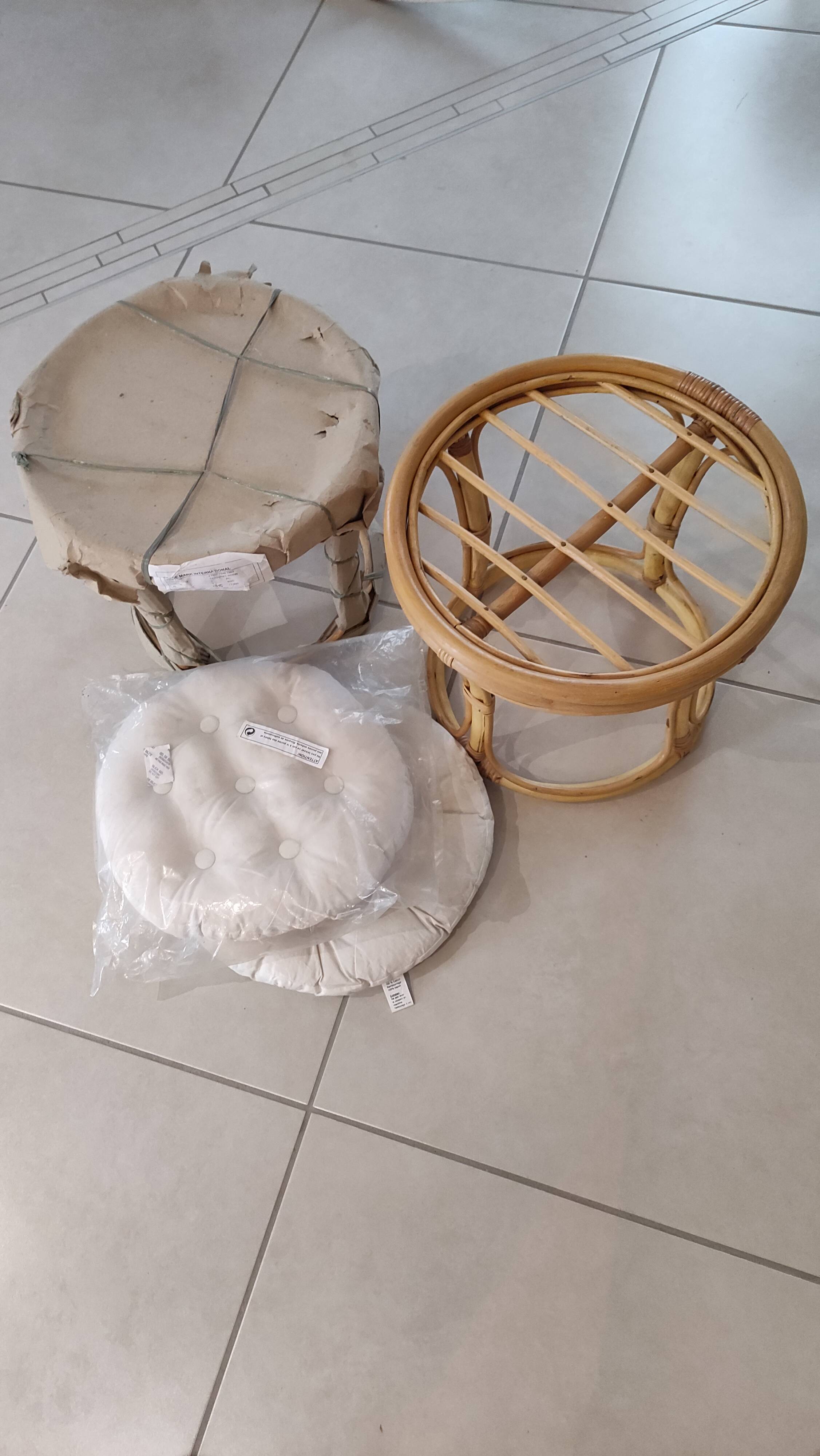 Paire de poufs en rotin et bambou