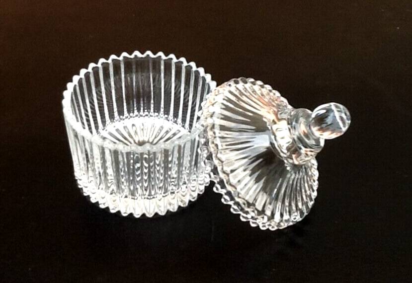 1960s pot with lid (fleur de sel..) ribbed transparent glass